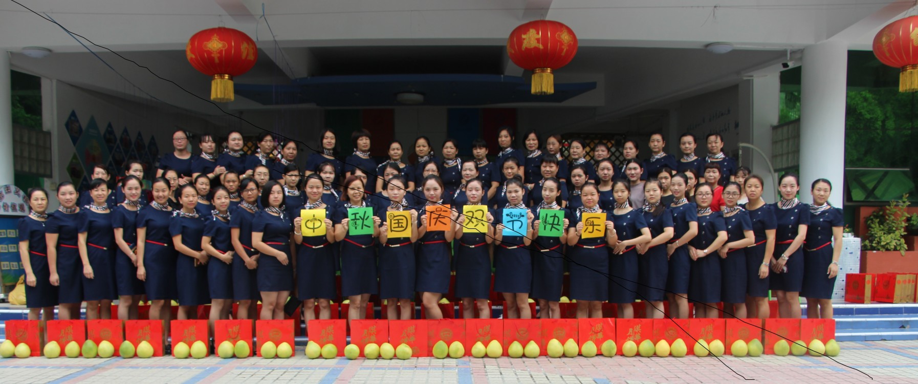 “佳”人團(tuán)聚，迎中秋慶國慶                     --遠(yuǎn)恒佳花園幼兒園中秋國慶活動報道