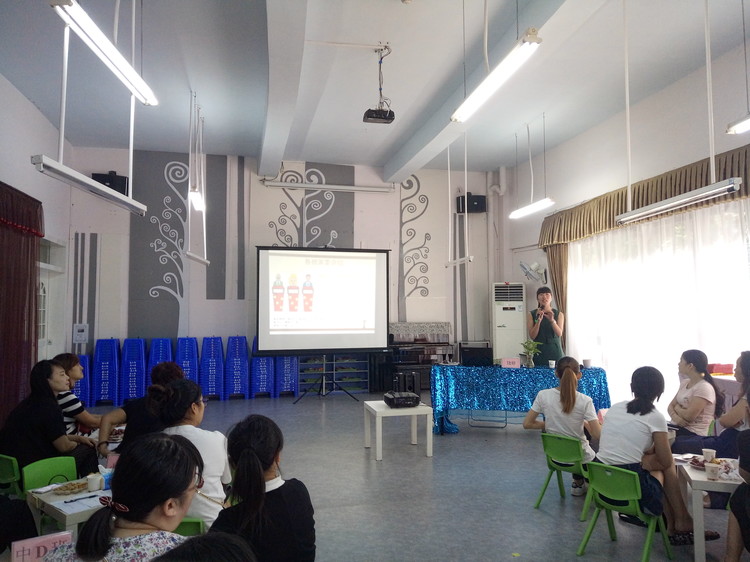 “家園攜手，共同擔(dān)當(dāng)”——溪山幼兒園第七屆家長(zhǎng)委員會(huì)第一次會(huì)議