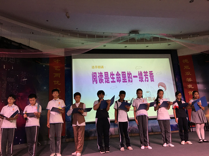 “青春飛揚(yáng)，載夢(mèng)遠(yuǎn)航”----初中部舉行學(xué)生演講比賽