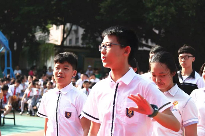 “美好教育”架起求知探索的彩虹橋——龍華中英文實(shí)驗(yàn)學(xué)校開學(xué)典禮勵志勵學(xué)