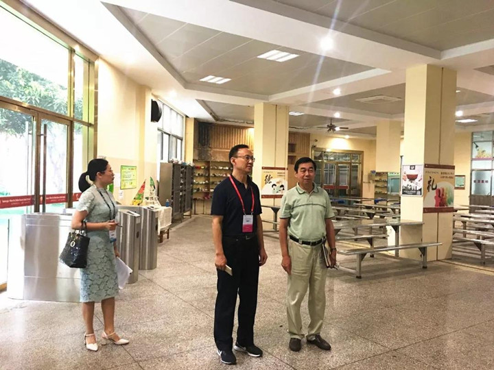責任督學來校督導，美好教育再添助力——龍華區(qū)中小學第六責任區(qū)督學一行5人來我校進行督導檢查