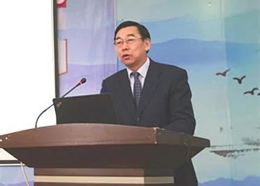 卜祥林校長為干部、教師進(jìn)行課堂教學(xué)全員培訓(xùn)