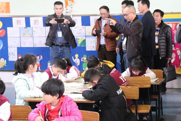 湛江遂溪小學(xué)校長督學(xué)高級研修班考察團(tuán)來?？疾鞂W(xué)習(xí)
