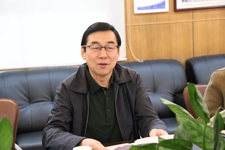龍華中英文實(shí)驗(yàn)校在區(qū)教育局、區(qū)人民政府教育督導(dǎo)室開學(xué)專項(xiàng)督導(dǎo)檢查中獲佳評(píng)
