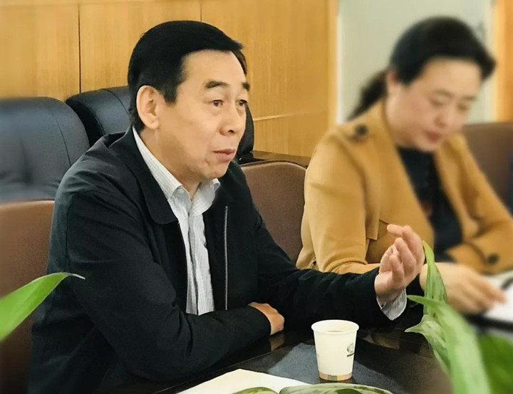 我校教育國(guó)際化特色建設(shè)迎來“區(qū)中小學(xué)特色教育實(shí)驗(yàn)學(xué)?！表?xiàng)目中期檢查