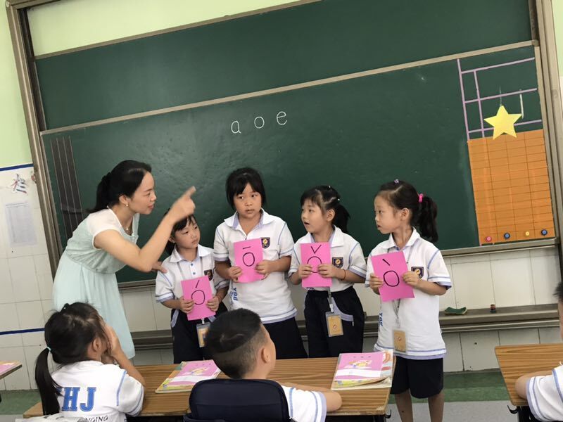 落實“兩個常規(guī)”，實施“青藍工程” ——小學(xué)低年級段語文學(xué)科教研重實訓(xùn)
