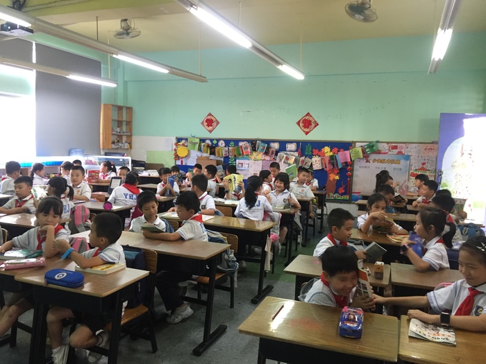 “多學多看多動手，科學世界任我游”——記小學部科技節(jié)系列活動