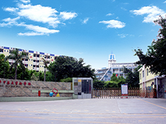深圳市龍華中英文實驗學校獲“深圳市優(yōu)質(zhì)民辦學校年度獎”，并獲《南方都市報》專版報道