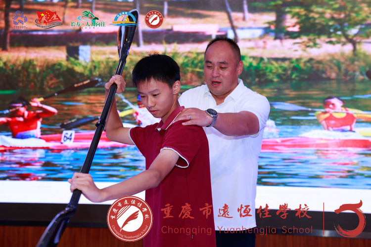 與冠軍同臺(tái)！遠(yuǎn)恒佳這場(chǎng)皮劃艇研學(xué)實(shí)踐活動(dòng)，熱血沸騰！